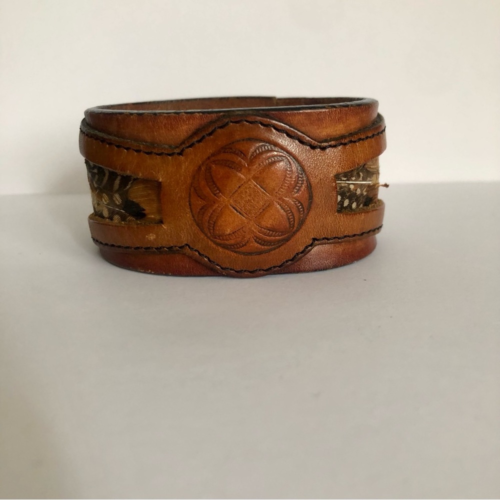 Leegin vintage Western Leather Pheasant Feather Cuff Bracelet embossed